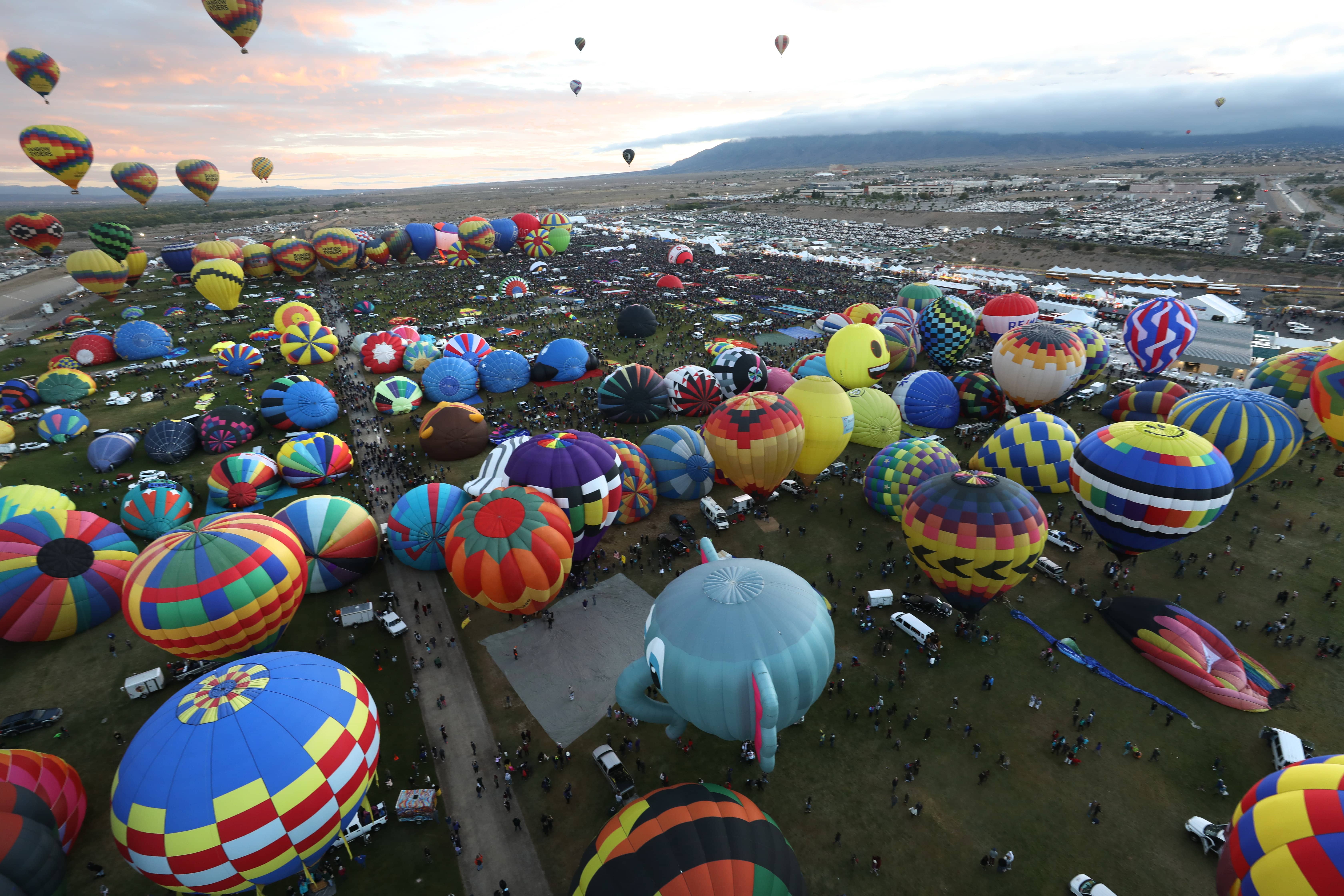 gouden Bijzettafeltje glans 2020 Albuquerque International Balloon Fiesta Celebrates 49th Event